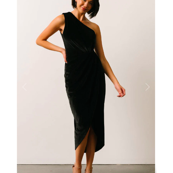 Baltic Born Dresses & Skirts - NWT Baltic Born Kourtney Velvet One Shoulder Midi Dress Size Small